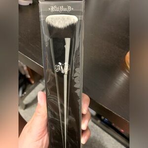 Kat Von D Edge Foundation Brush